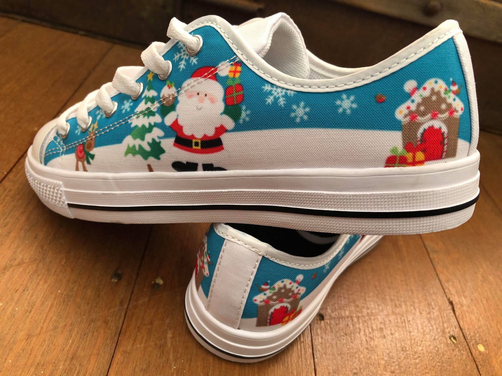 Santa Claus Scene - Low Top Shoes